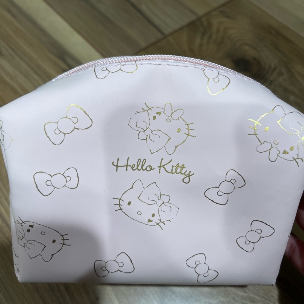 Hello kitty pouch